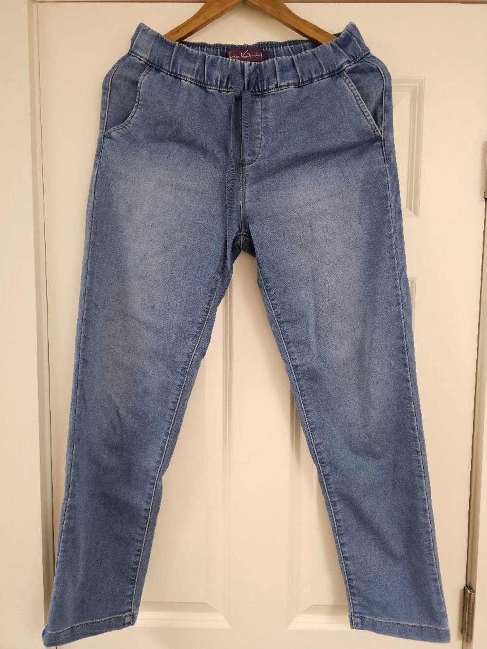 Gloria Vanderbilt Women's Jeans in light wash with elastic waistband